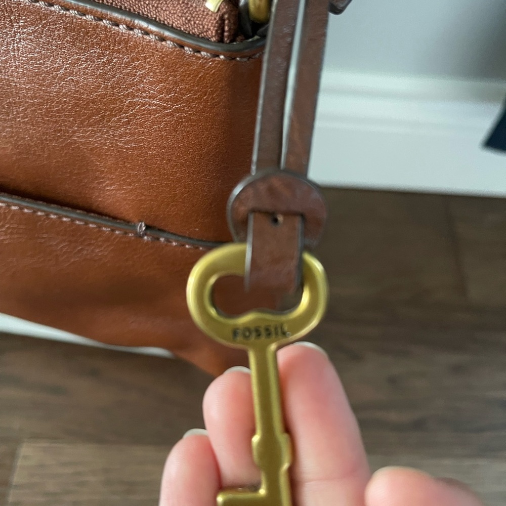 Like new fossil purse